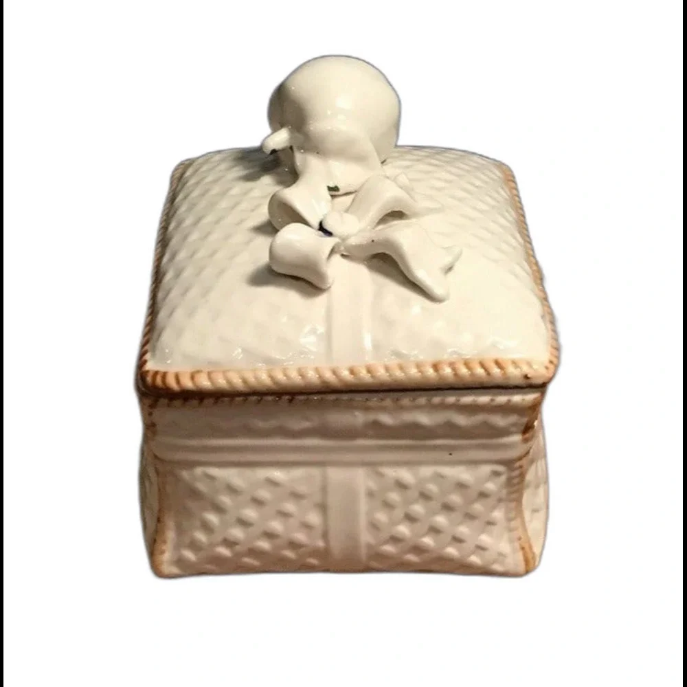 Vintage White Porcelain Basketweave Trinket Box Puppy Dog & Bow Lid Japan